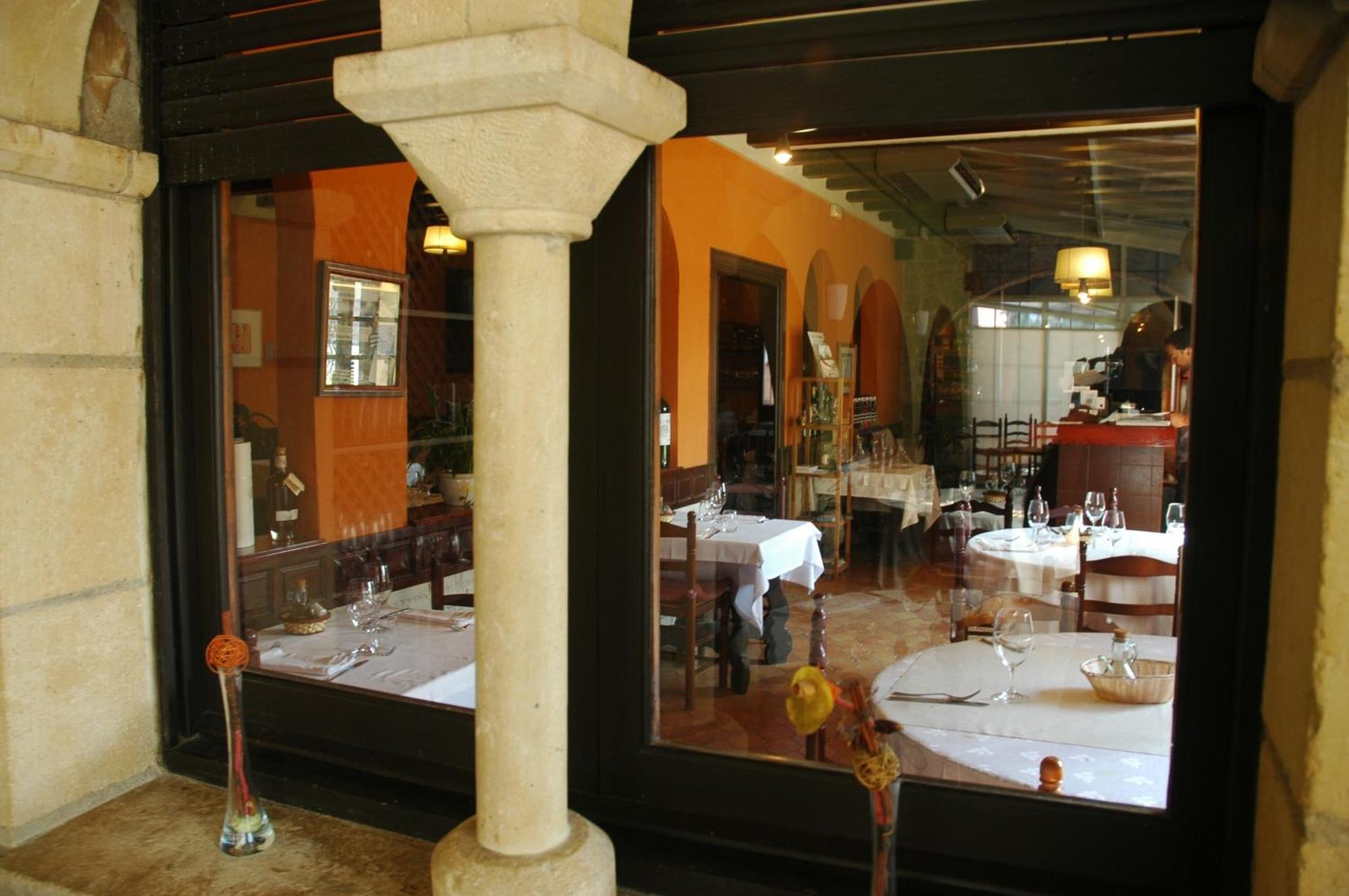 Hotel Restaurant El Bosc Banyeres del Penedes Buitenkant foto