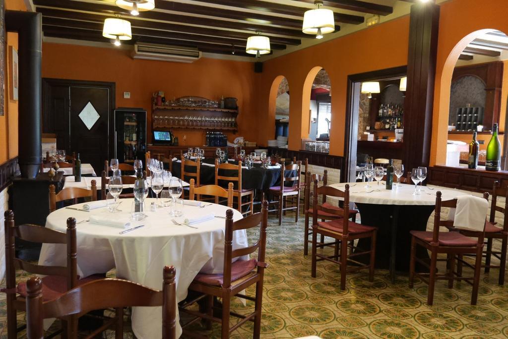Hotel Restaurant El Bosc Banyeres del Penedes Buitenkant foto