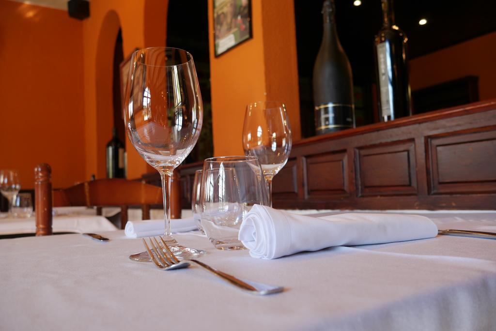 Hotel Restaurant El Bosc Banyeres del Penedes Buitenkant foto