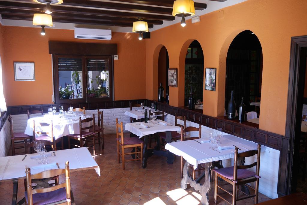 Hotel Restaurant El Bosc Banyeres del Penedes Buitenkant foto