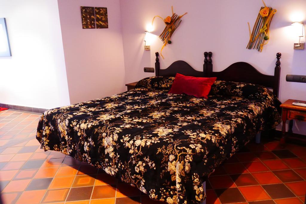 Hotel Restaurant El Bosc Banyeres del Penedes Buitenkant foto
